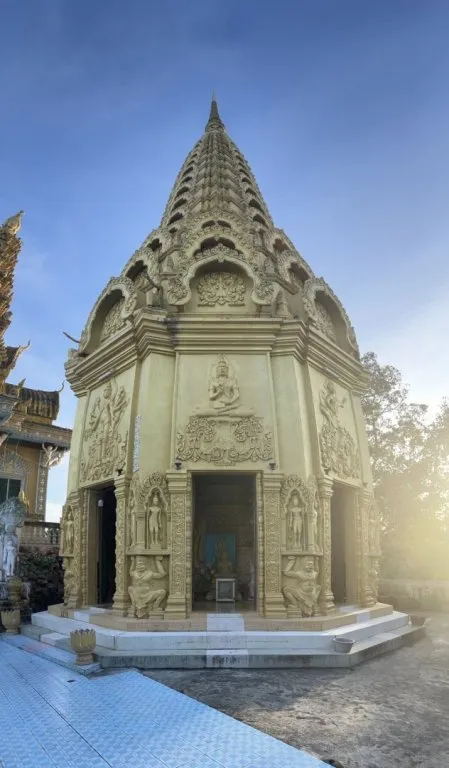 Bat Cave Phnom Sampov